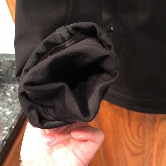 Women’s Black North Face Jacket - Picture 3 of 5